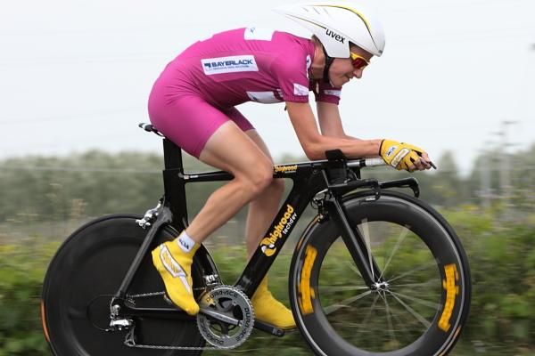 Judith Arndt (Team Columbia HTC Women), wearing the points leader skinsuit, was fifth fastest.