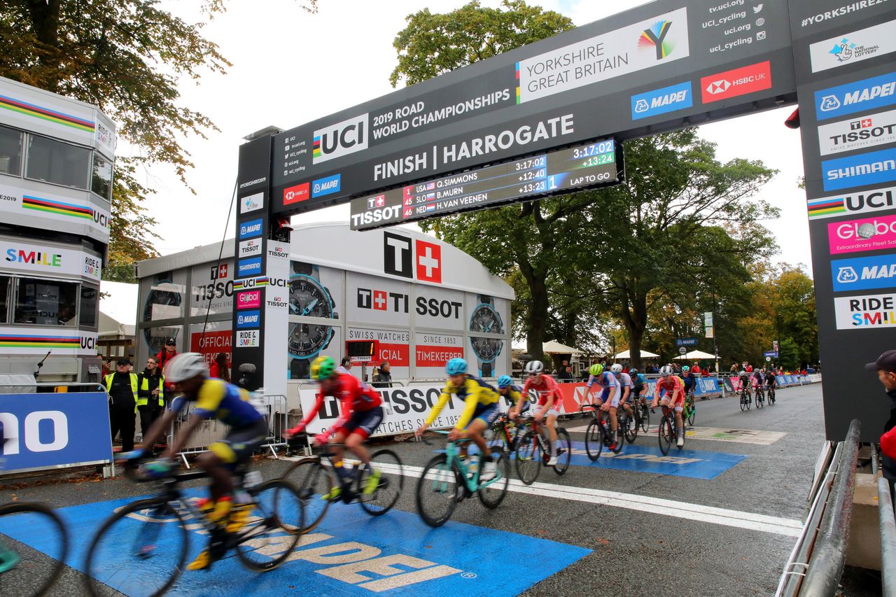The junior men's peloton