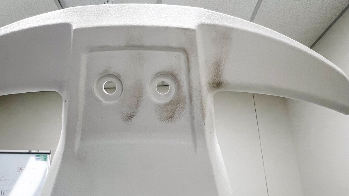 Dirty fingerprints on the rear of the white plastic frame of the Desky Swivel 3D Tilt office chair
