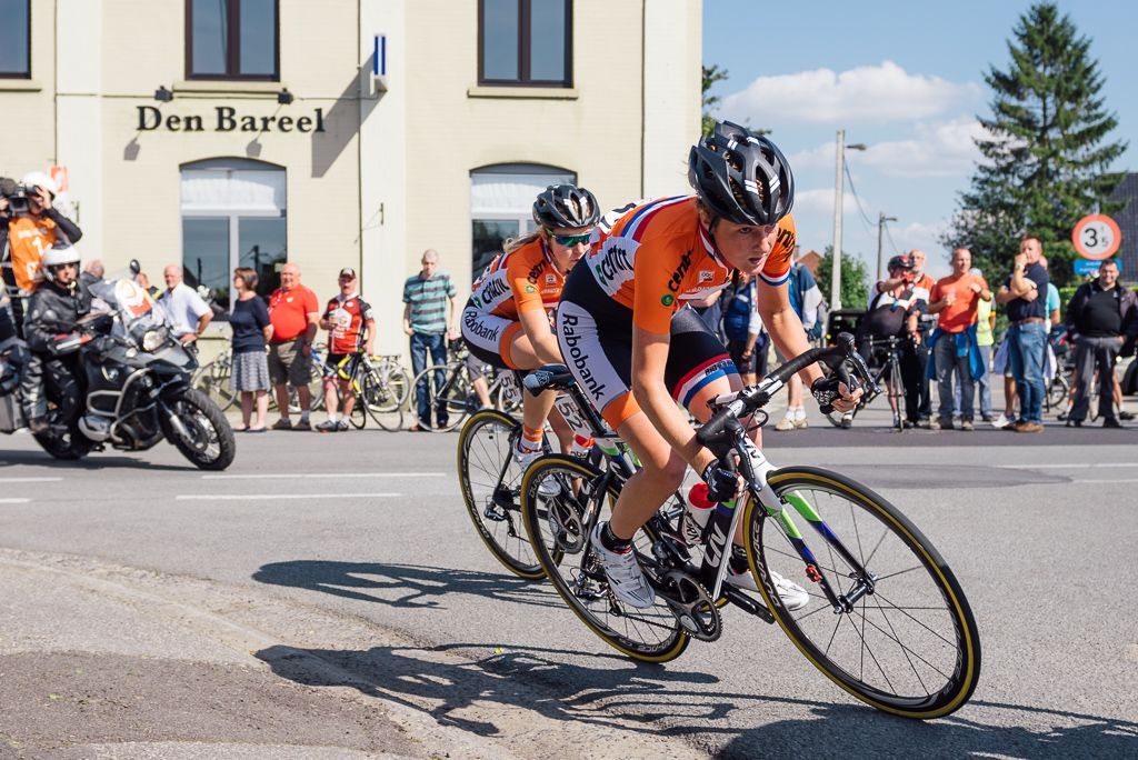 Floortje Mackaij (Netherlands) enters the final lap.