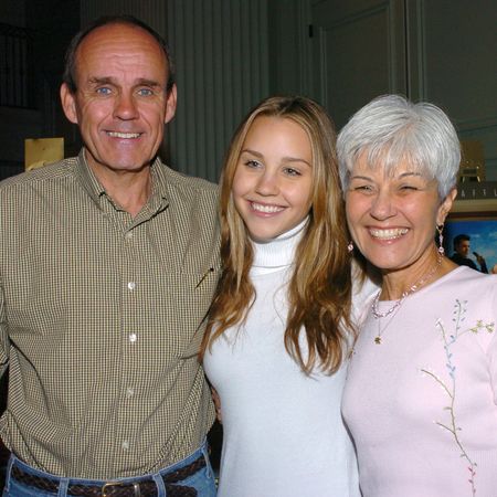 Amanda Bynes (center) with parents Rick and Lynn Bynes