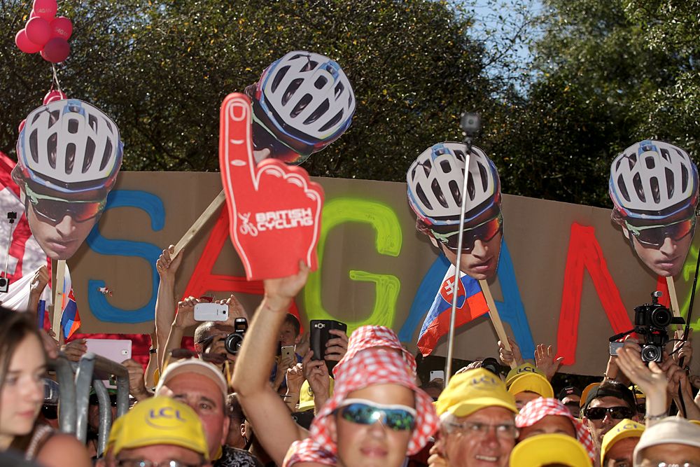 Peter Sagan heads on a sign designed by his fans