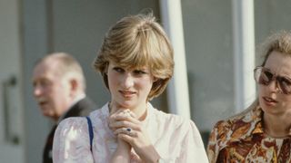 How Princess Diana broke royal protocol with ‘commoner’ jewelry ahead ...