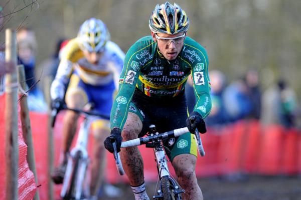 Sven Nys sets the pace ahead of Rob Peeters.