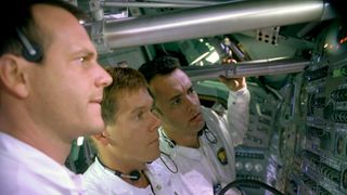 (l to r) Bill Paxton, Kevin Bacon and Tom Hanks in Apollo 13