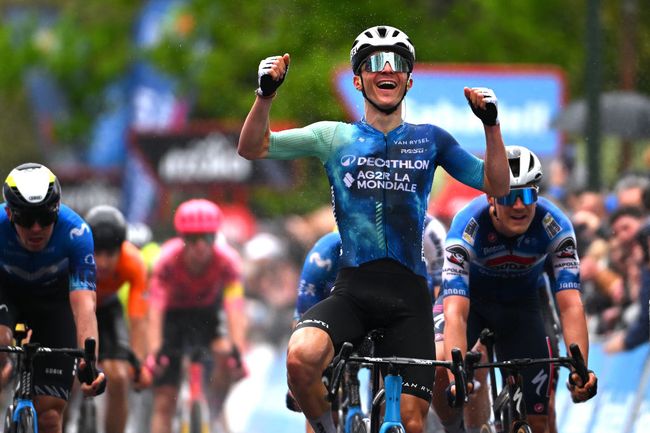 Vittoria di Lapeira nella seconda giornata della corsa basca (foto Tim de Waele/Getty Images)