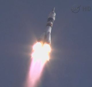 Soyuz rocket launches Expedition 31 crewmembers on May 14, 2012