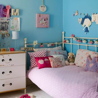 kids room with bed side drawer