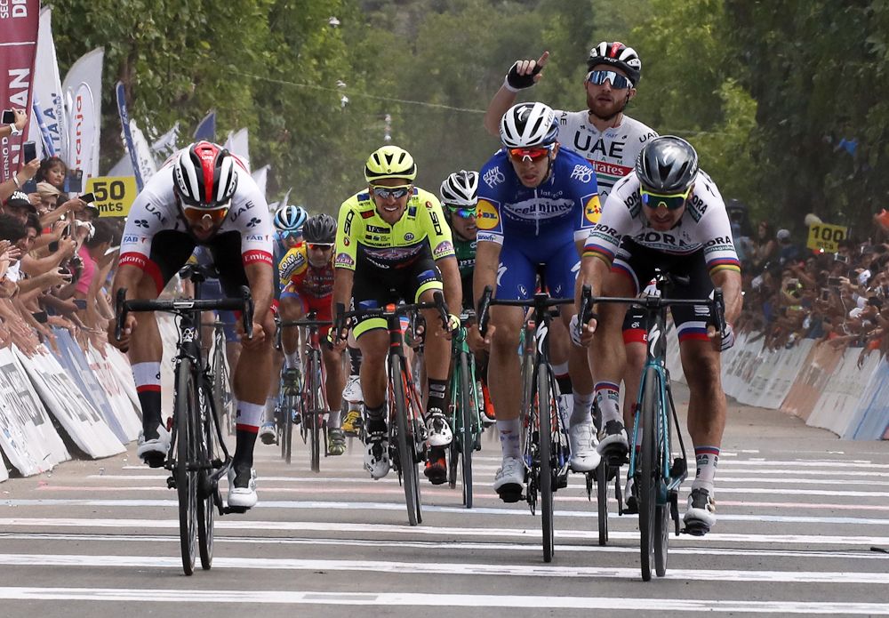 A bike throw wins stage 4 in San Juan for Fernando Gaviria ahead of Peter Sagan