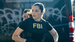 Juliana Aiden Martinez chasing a suspect as Agent Eva Ramos in FBI Season 8x03