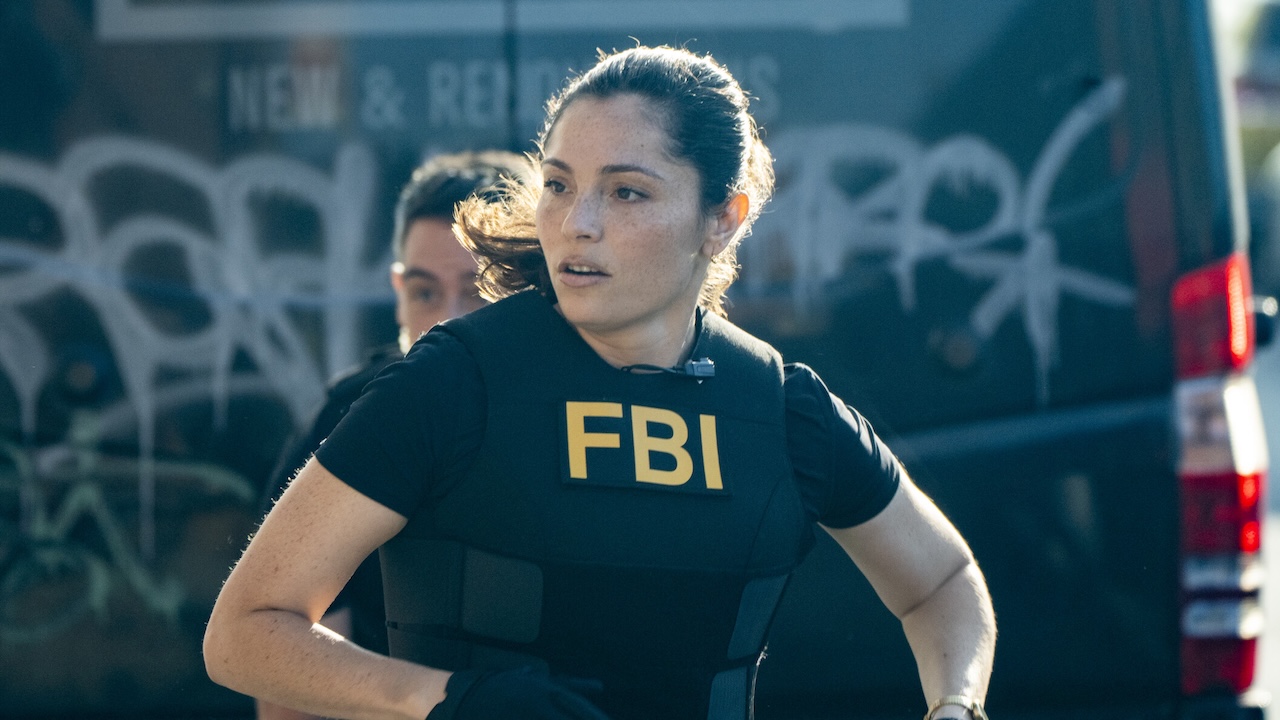 Juliana Aiden Martinez chasing a suspect as Agent Eva Ramos in FBI Season 8x03