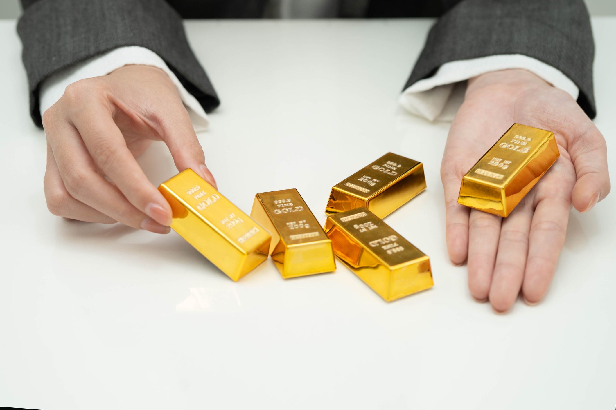 Buying Gold as an Investment: What to Watch For Buying Gold as an Investment: What to Watch For