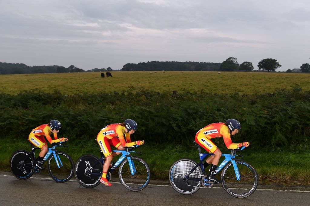 Mavi Garcia leads the way on Spain's second lap