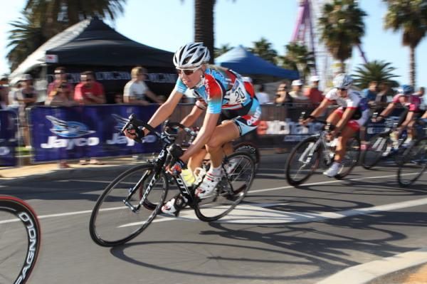 Grace Sulzberger (Jayco-AIS) in the bunch on the second corner