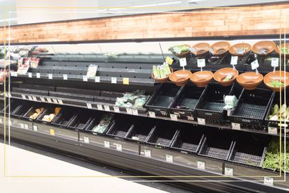 a photo showing the fruit and vegetable shortage in the UK with empty supermarket shelves in Aldi