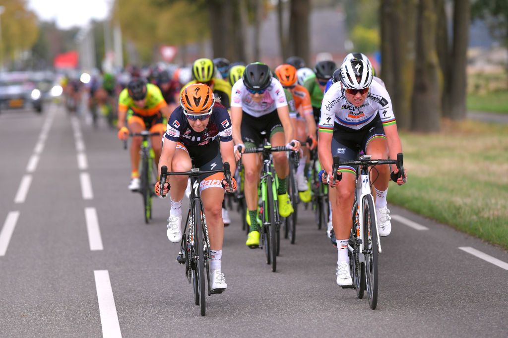 Leah Kirchmann (Team Sunweb Blue Sprint Jersey), Chantal Blaak (Team Boels Dolmans Cycling Team)