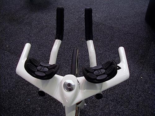 Tasty carbon fibre aero &lsquo;bar setup made by BT.