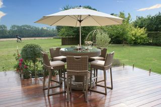 Outdoor dining Maze Living