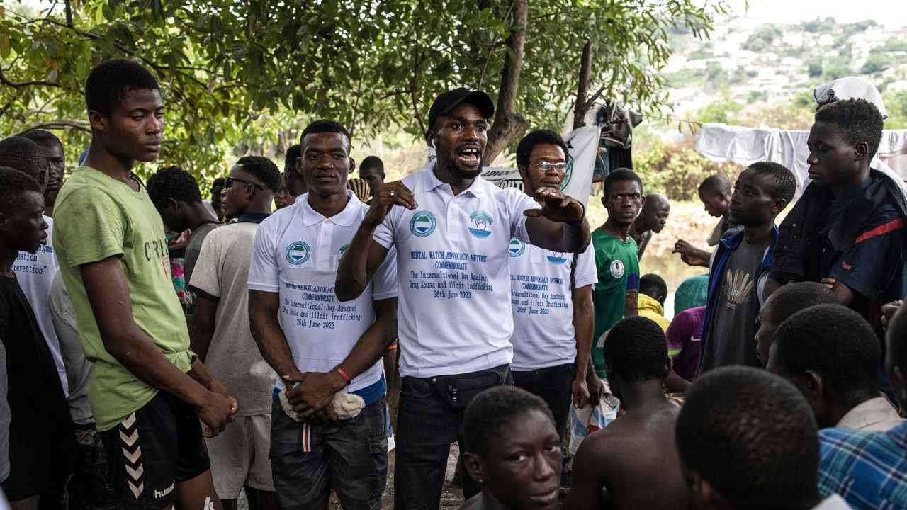 Anti-drug activists talk with users about the synthetic substance in Freetown, Sierra Leone&#039;s capital