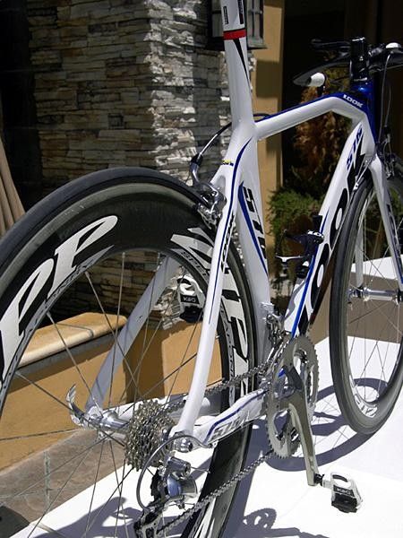 The carbon seat stays are naturally deep-profile as well.