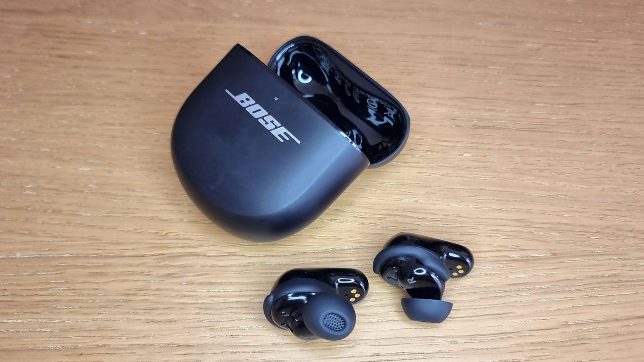 A picture of the the Bose QuietComfort Ultra (Gen 2) earbuds and the charging case