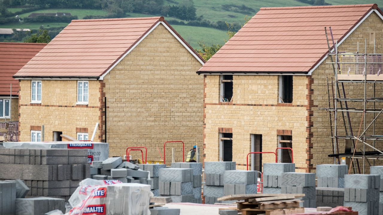 Housing construction in England 