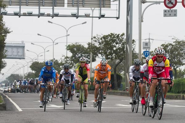 Race leader Rhys Pollock (Drapac Cycling) at the head of the peloton.