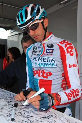 Jelle Vanendert (Omega Pharma-Lotto) signs on for stage 1.