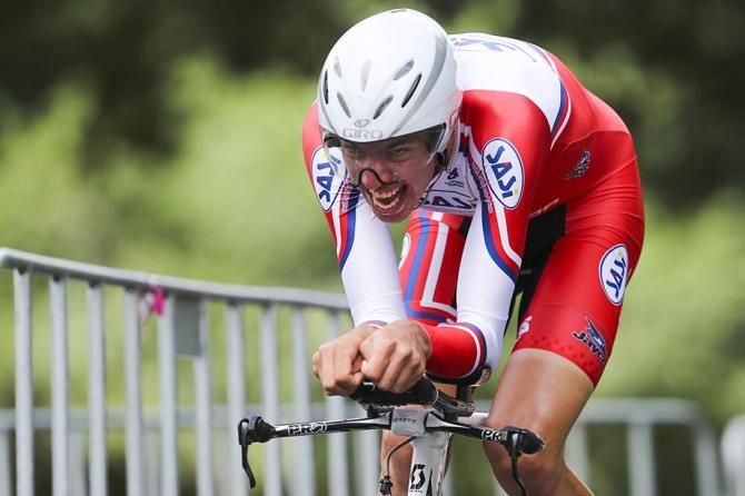 Damien Howson charges to the line to take the gold medal in the U23 TT