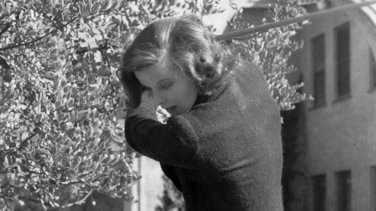 Katherine Hepburn playing golf