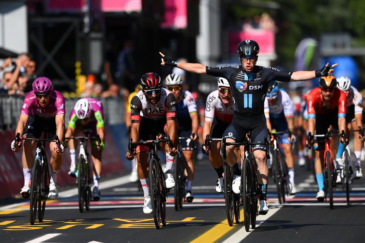 Alberto Dainese sprints to victory on stage 11 of the Giro d'Italia ...
