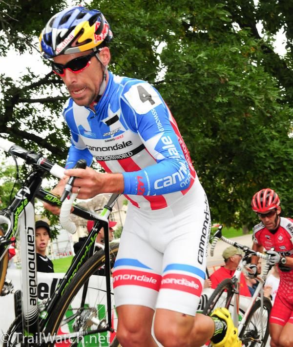 Tim Johnson (Cannondale-Cyclocrossworld.com) on the run