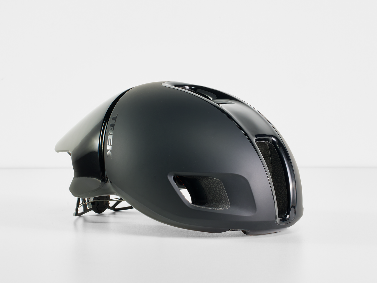 Studio image of the Trek Ballista helmet