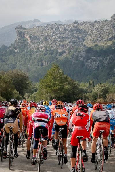 The tallest mountains of the island were awaiting the peloton.