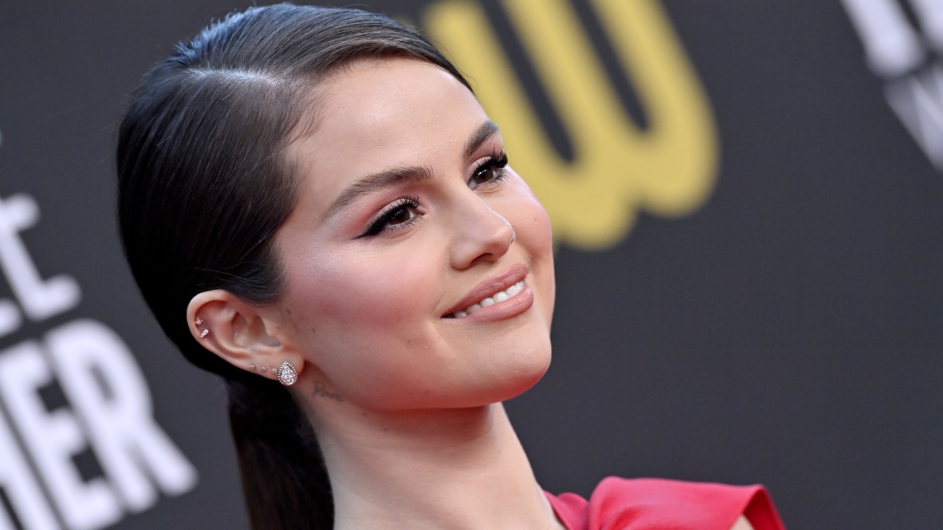 Selena Gomez Shared Gorgeous Makeup-Free Selfies Feat. Her Natural Curls