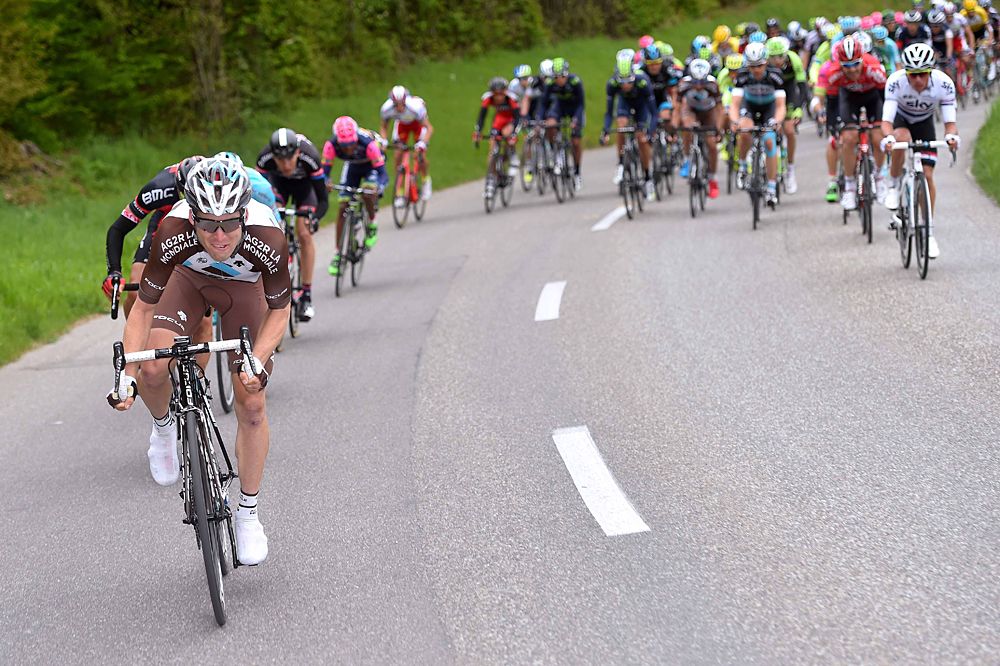 Attacks on the descent at Tour de Romandie
