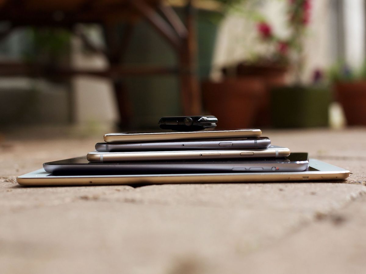 Apple Watch, iPod touch 6, iPhone 6, iPhone 6 Plus, iPad mini 3, iPad Air 2 sides