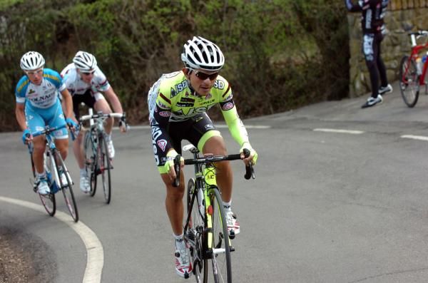 Jose Rujano (ISD-Neri) attacks