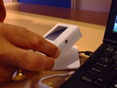 Pairing a wireless USB media player and PC via NFC