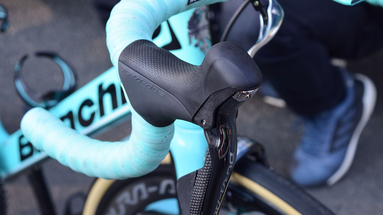 Shimano Dura-Ace 9000 series levers look surprisingly dated for a component that was used universally in the WorldTour only a few seasons ago