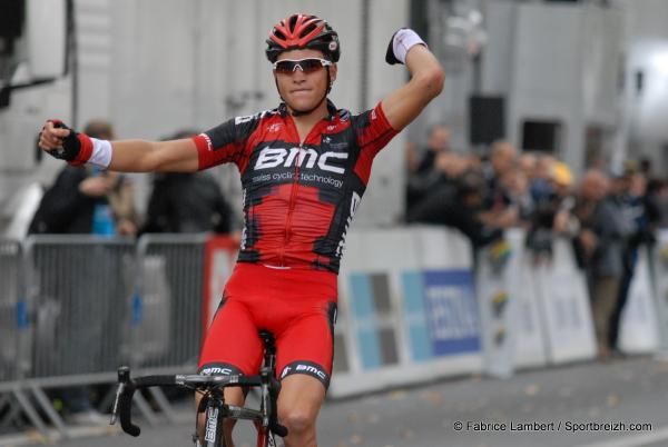 Greg Van Avermaet (BMC) takes the win in Paris-Tours