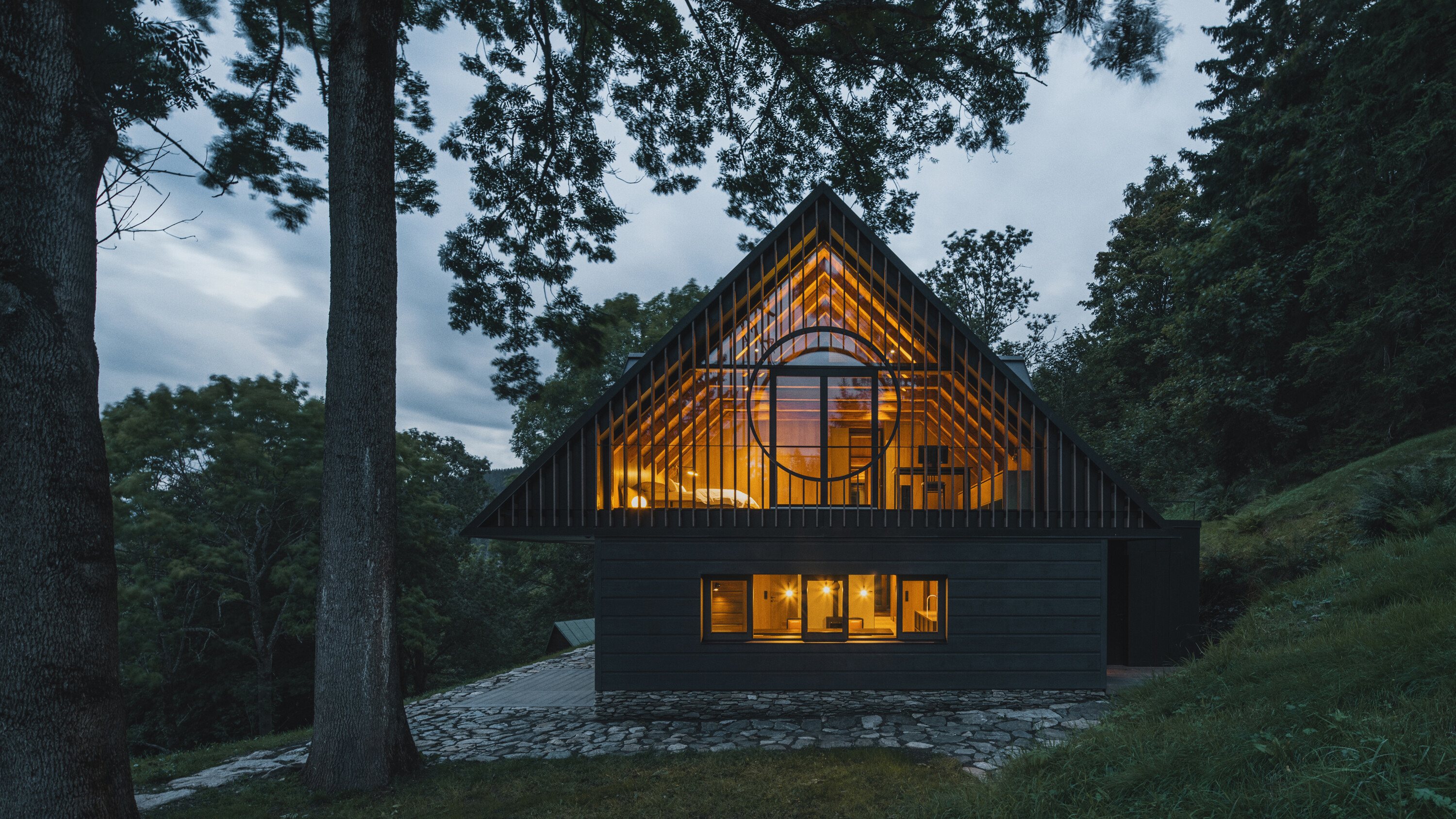 Str&aacute;žn&eacute; Cottage, a mountain cottage by Mimosa Architects