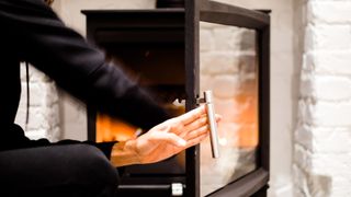 how to light a log burner stove