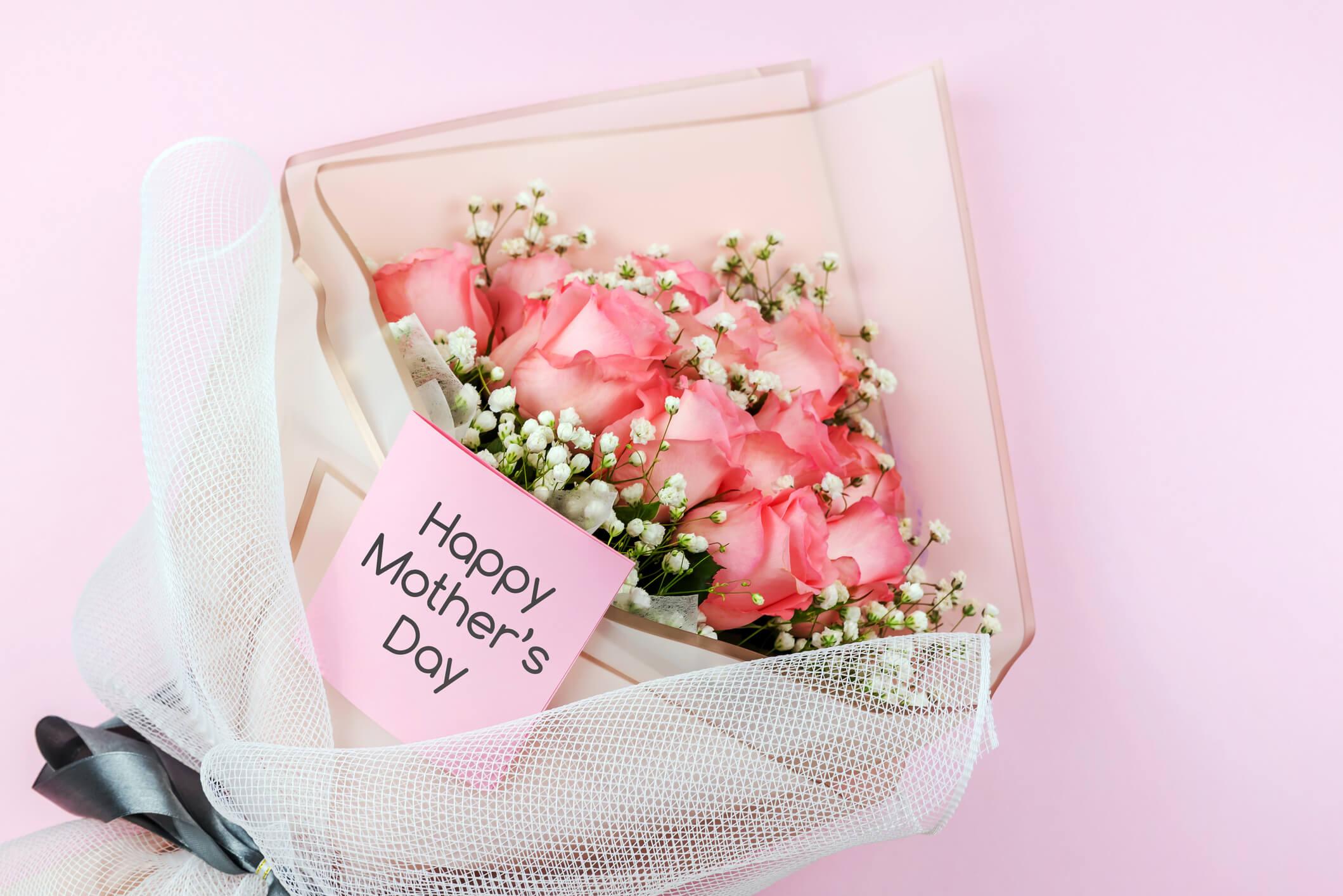  A bouquet of pink roses with a card saying 'Happy Mother's Day' 