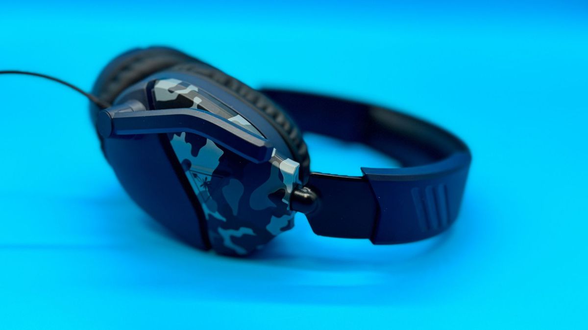 Turtle Beach Recon 70 gaming headset on a blue background