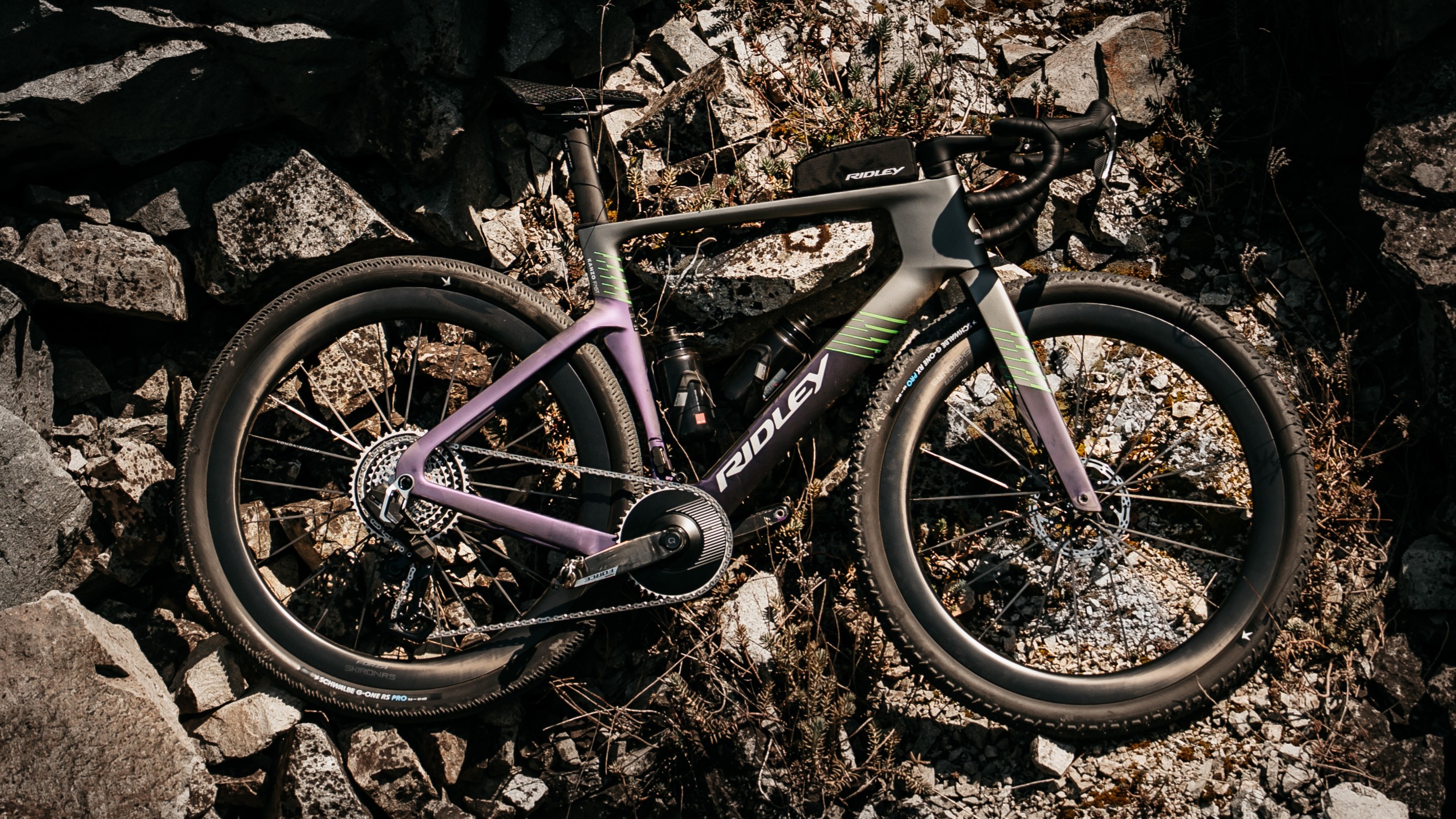 A Ridley Kanzo Fast 2.0 lying on it's side on rocky ground 