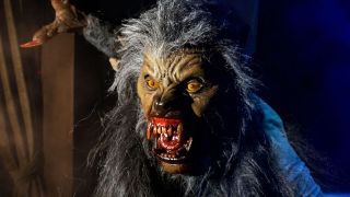 Werewolf jump scare in Universal Monsters: Legends Collide 2022 Universal Horror Nights Hollywood house