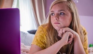 Eighth Grade Elsie Fisher looking worriedly at her computer