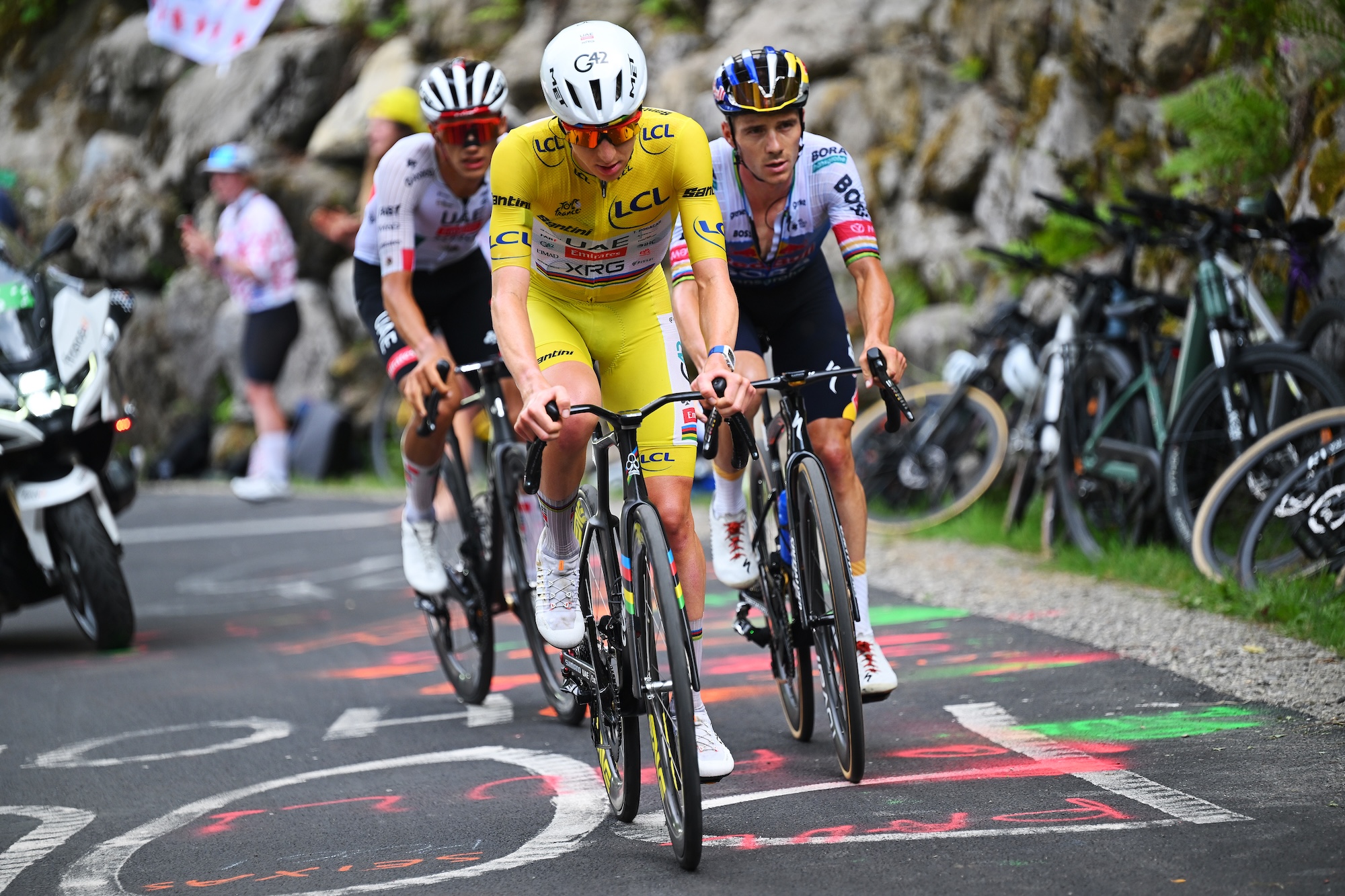 Tadej Poga&amp;#269;ar leads Remco Evenepoel and Isaac del Toro on Plateau de Solaison