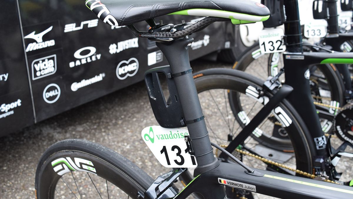 It appears Vermote is running an unbranded FSA K-Force seat post with zero setback as opposed to an ENVE post the team usually use